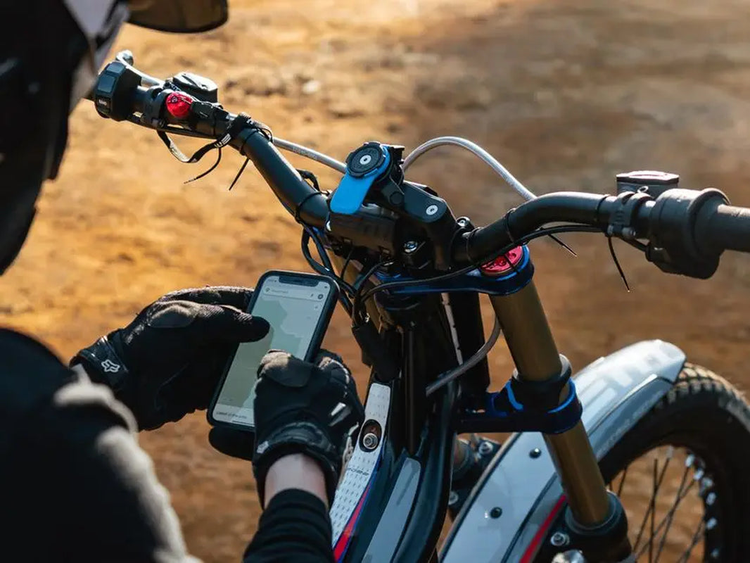 Quad Lock Phone Mount - Universal Adaptor & Motorcycle Handlebar Mount