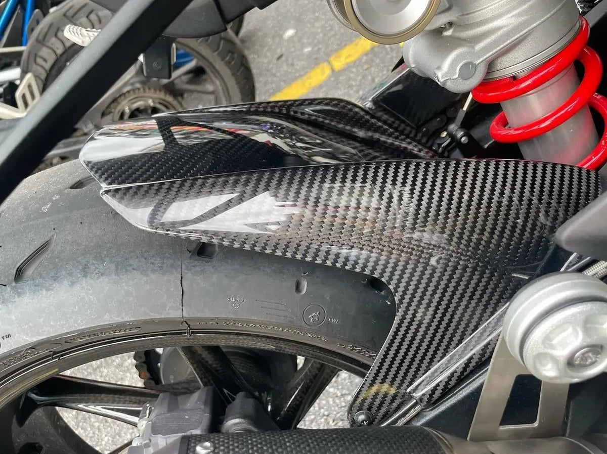 For BMW BMW S1000RR 2019-2024 M1000RR 2020-2024 S1000R 2021-2024 M1000R 2023-2024 100% Carbon Fiber Rear Hugger with Chain Guard
